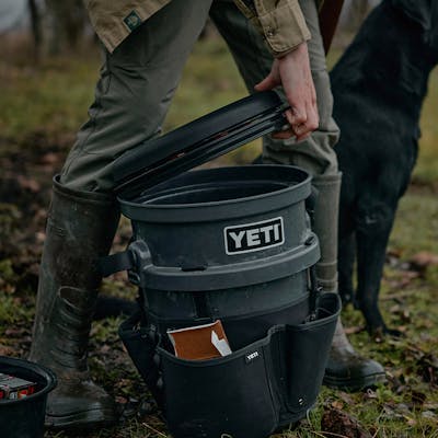 YETI ロードアウトバケツ　スイベルシート イエティ ロードアウトバケツ スイベルシート - CAMPHILLS ONLINE SHOP